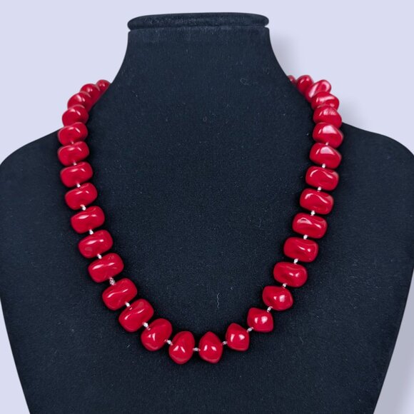 (2/$20) V. Molded Lucite Beaded Necklace - Picture 1 of 5